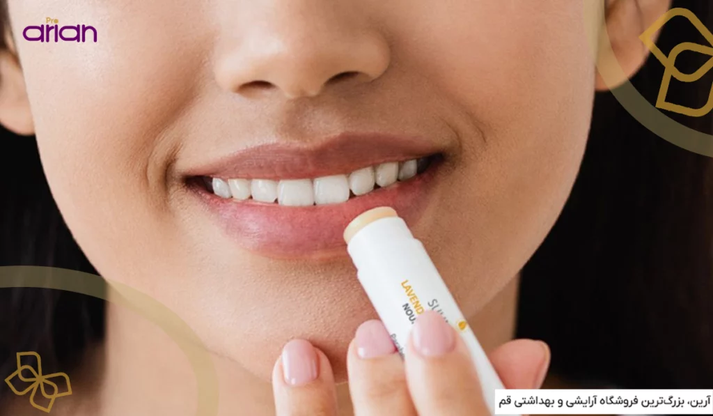 دلایل خشکی لب و راههای درمان آن | معرفی بهترین محصولات مراقبتی با قیمت مناسب 5 خرید بالم لب