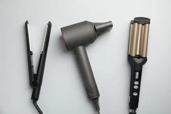 لوازم آرایش عروس چی بخریم؟ کاملترین لیست خرید آرایشی و بهداشتی عروس (۲۰۲۶) 14 electric cosmetics 1